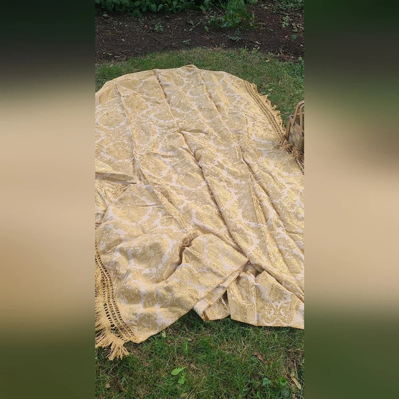 Vintage Gold  Tapestry Bedspread - Picture 3 of 7